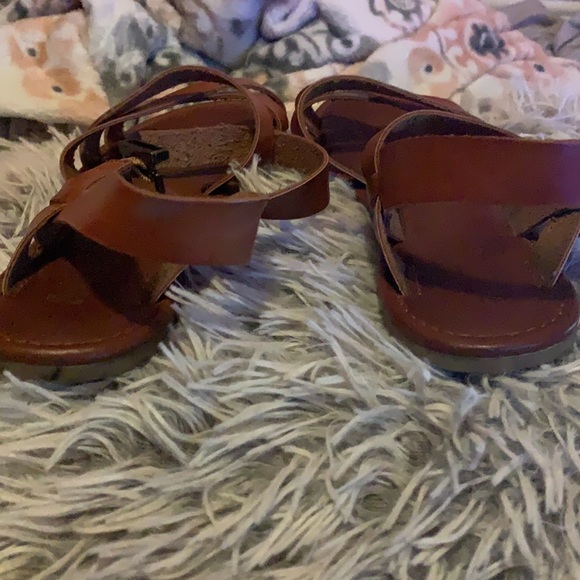 Brown strapped sandals - Picture 3 of 4